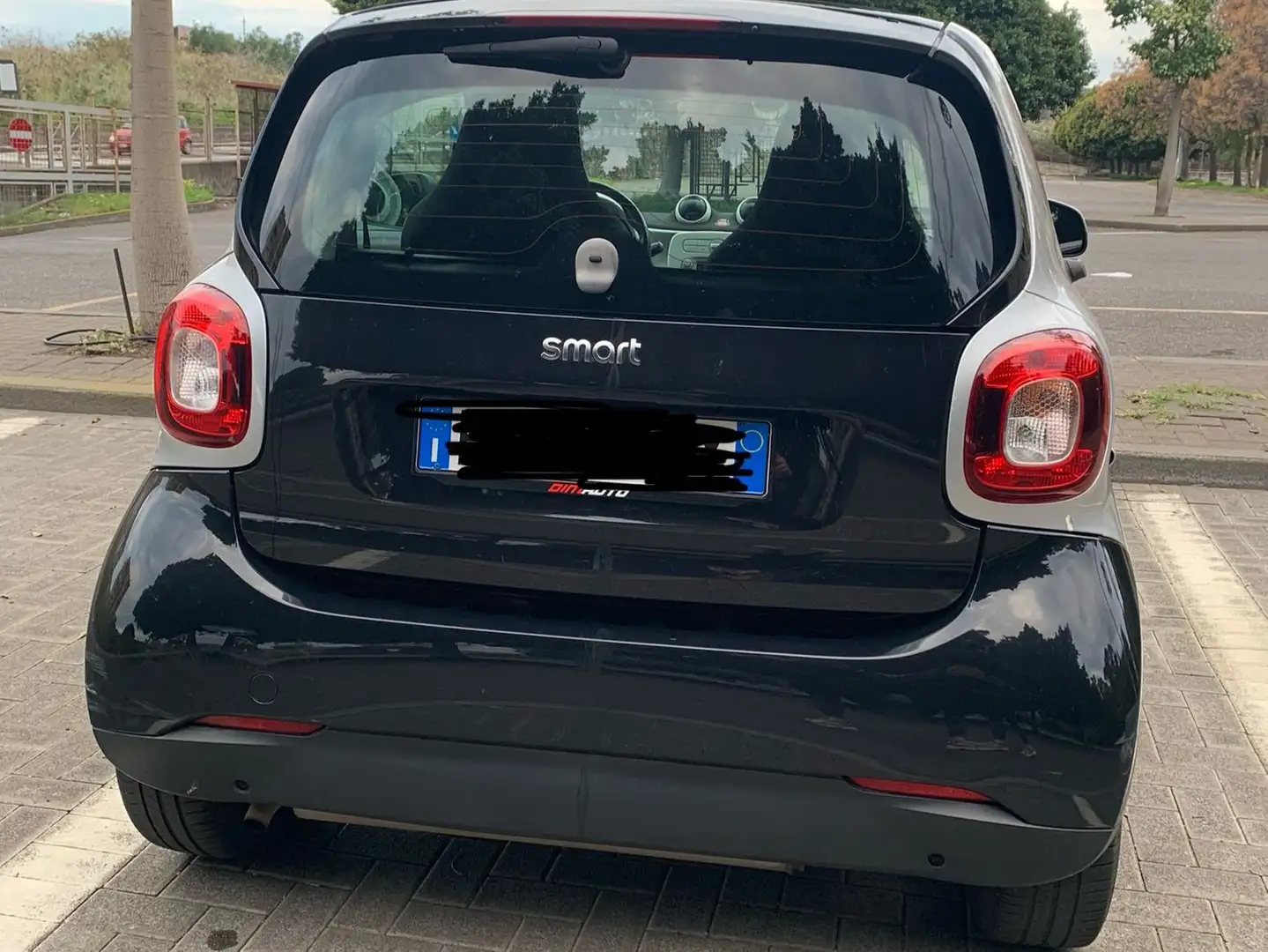 smart forTwo SMART FORTWO 70 1.0 crna - 2
