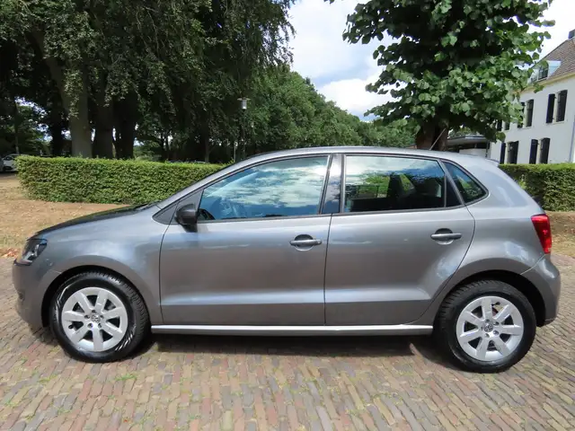 Volkswagen Polo view 2