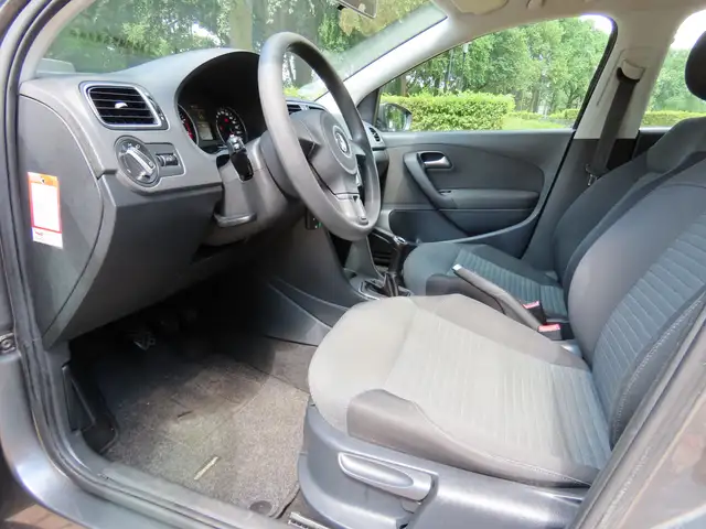 Volkswagen Polo view 8