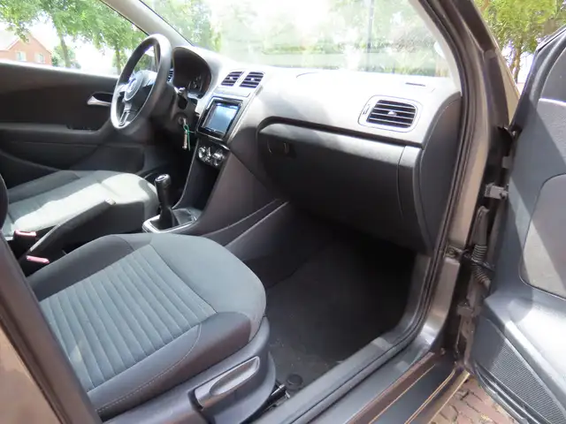 Volkswagen Polo view 9