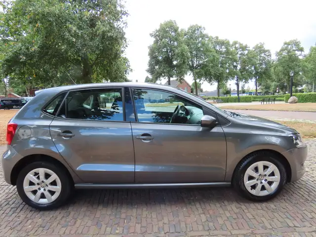 Volkswagen Polo view 3