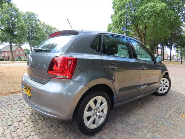 Volkswagen Polo view 6