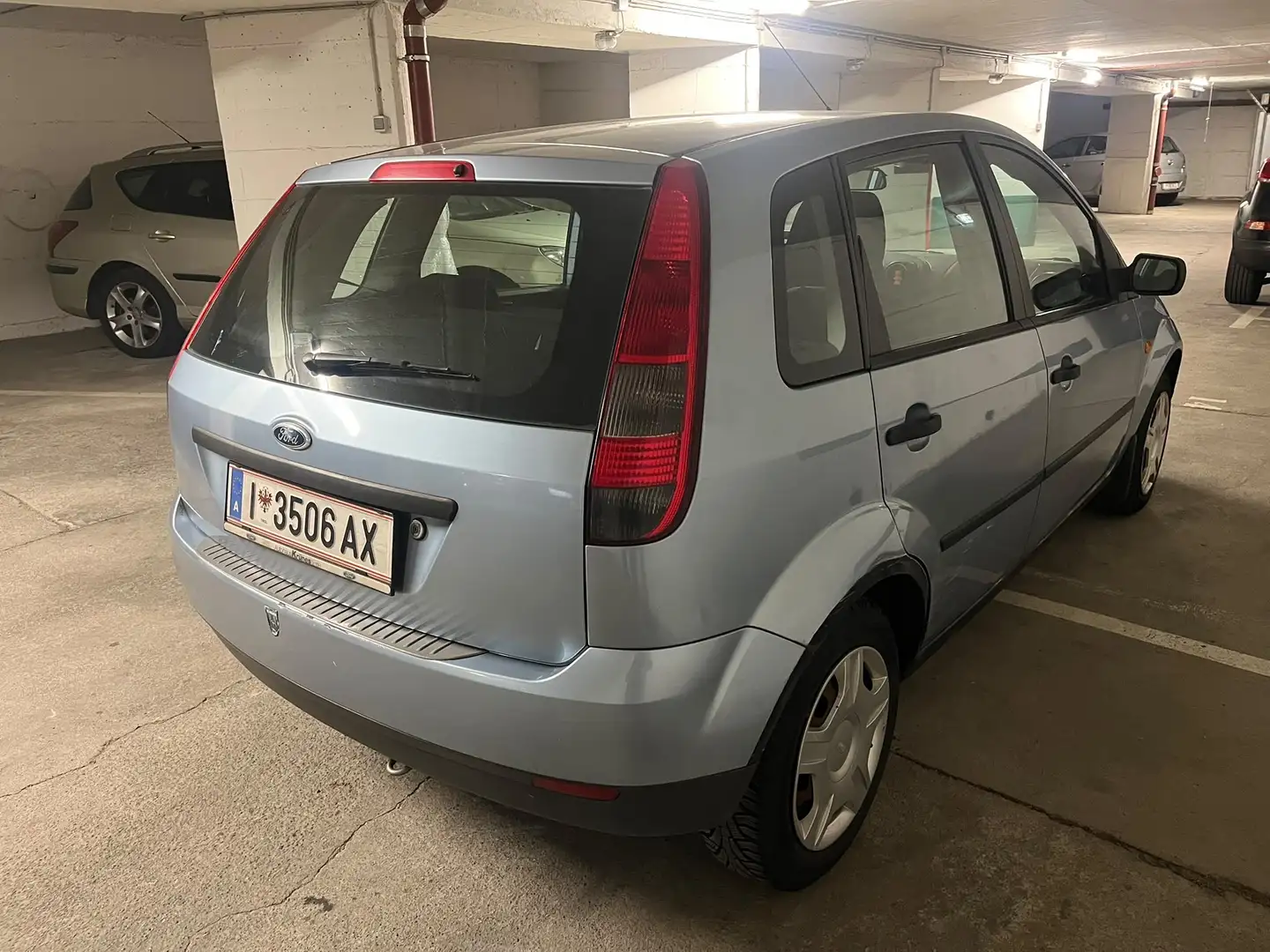 Ford Fiesta Ambiente 1,3 Blau - 2