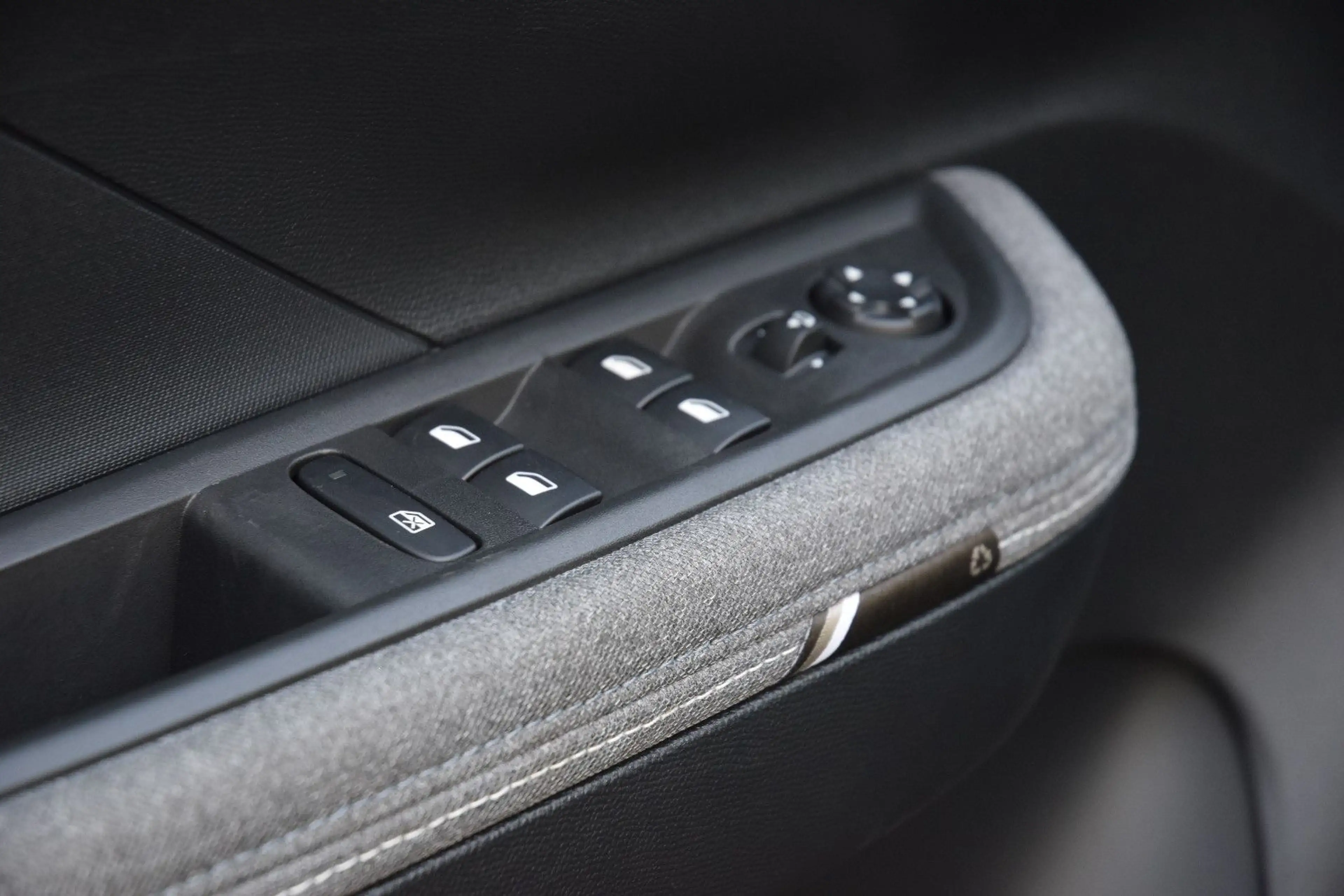 Opel Frontera HYBRID 145 PS GS AUTOMATIK NAVI SHZ LED — photo 13