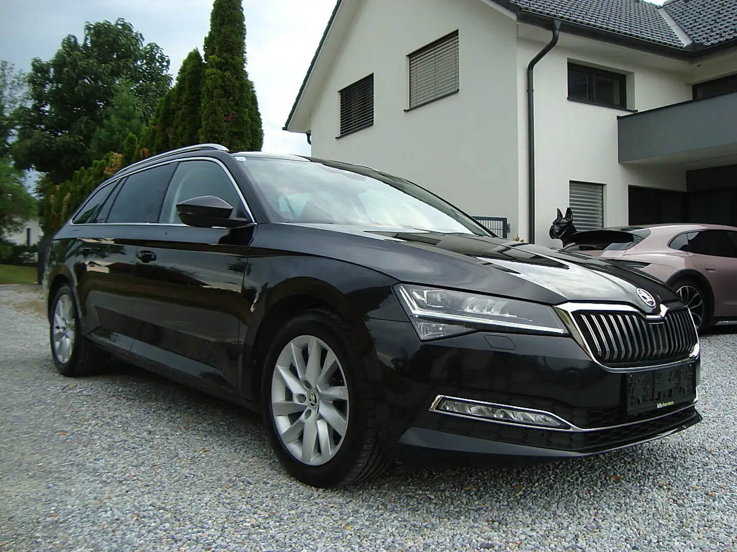 Skoda Superb Kombi 2,0 TDI Style Voll 1-Hand Schwarz - 1