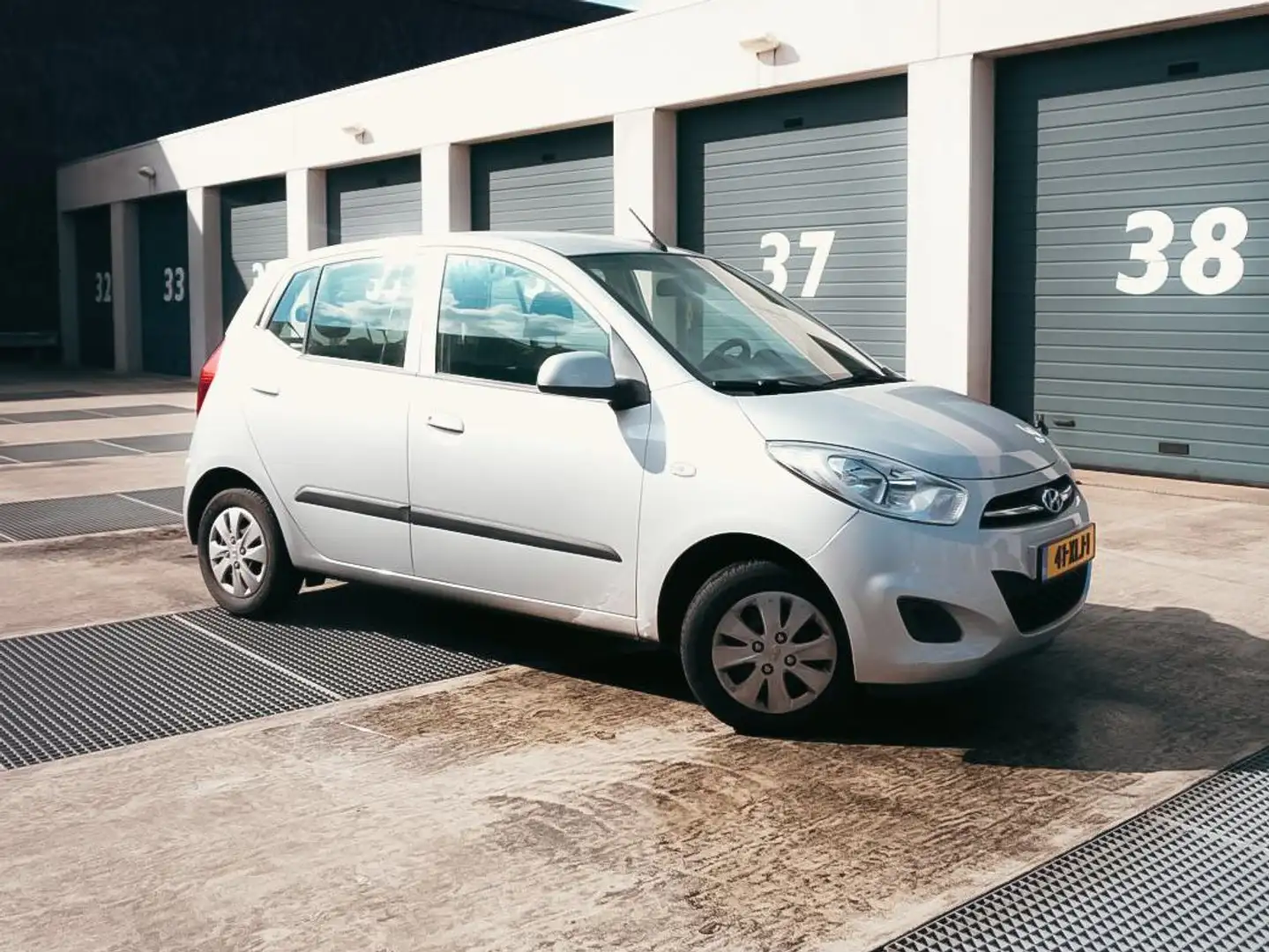 Hyundai i10 i10 1.1 i-Drive Cool Zilver - 2
