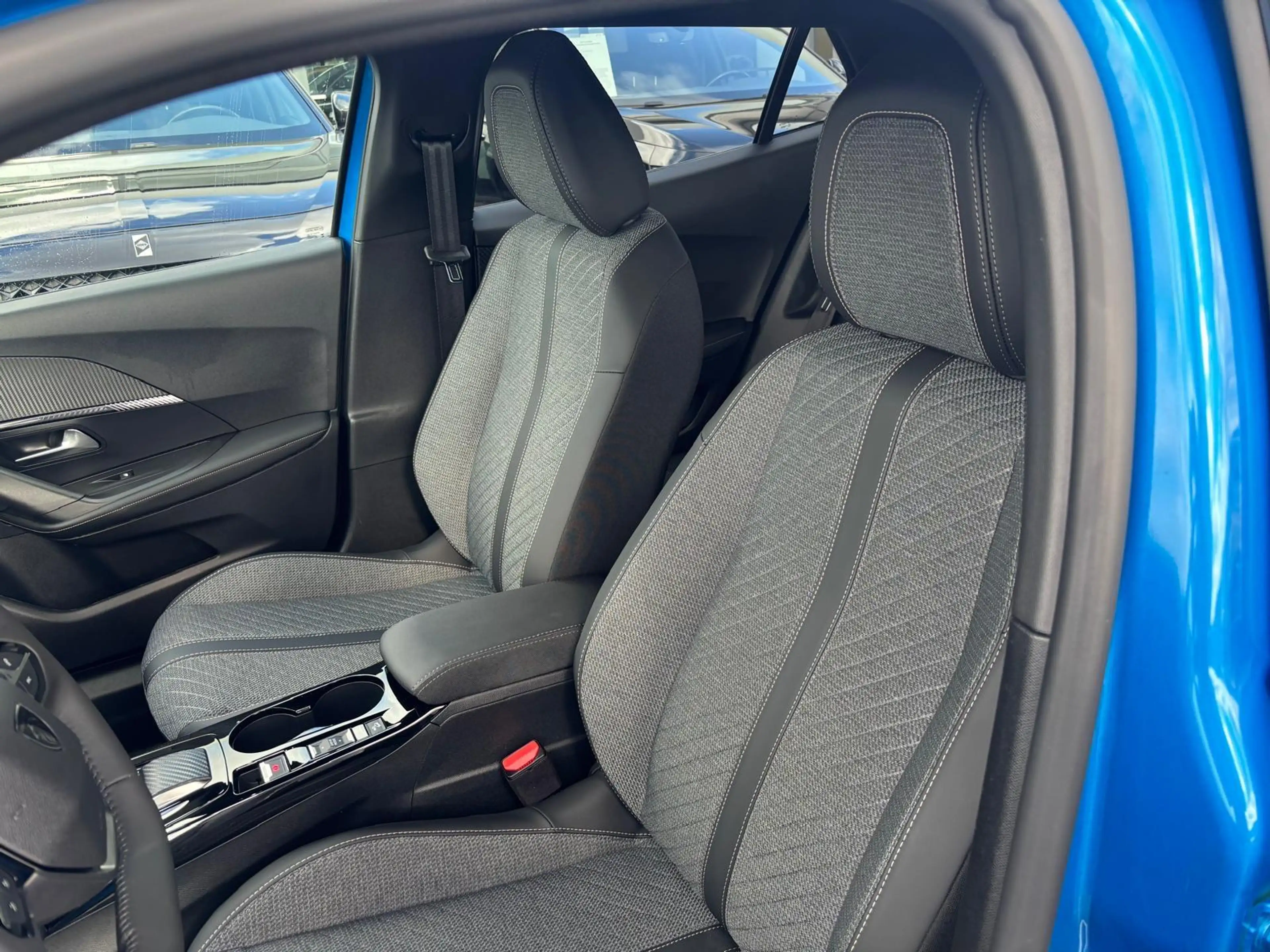 Peugeot 2008 1.2 Hybrid 136 Allure | Adaptove Cruise Control | — photo 12