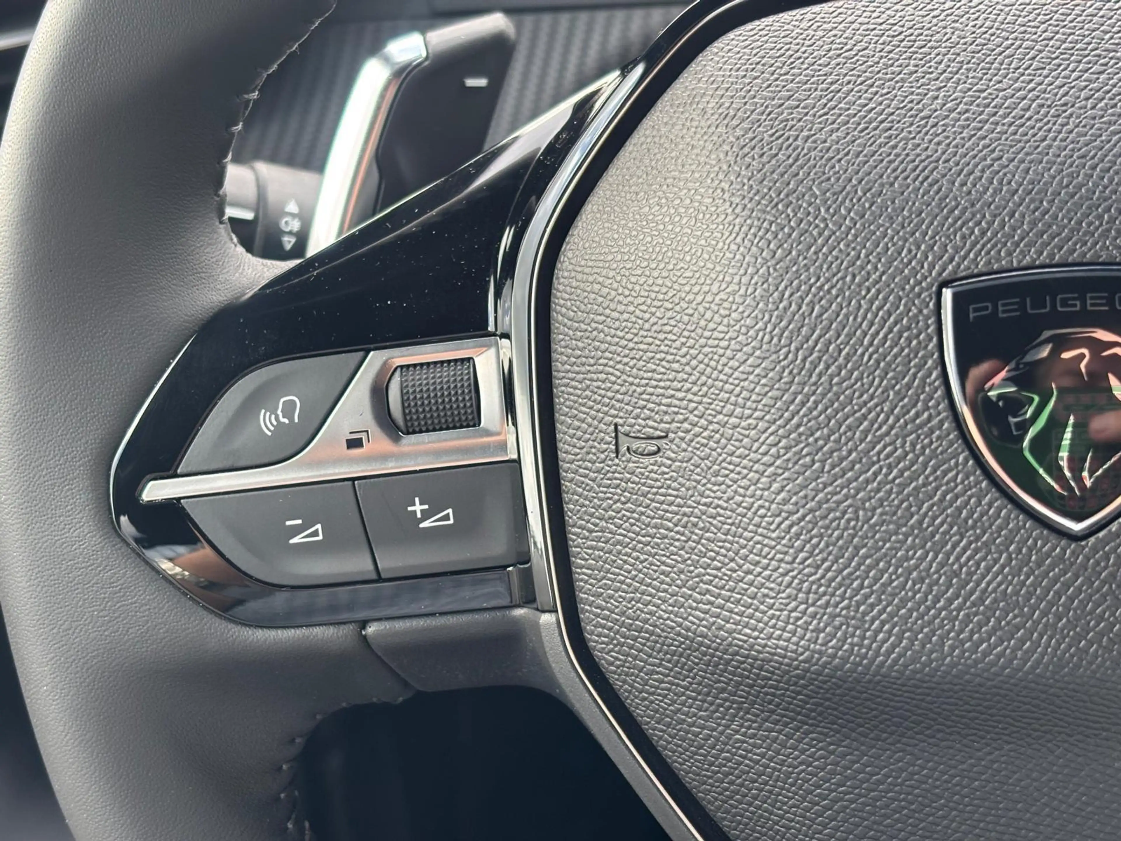 Peugeot 2008 1.2 Hybrid 136 Allure | Adaptove Cruise Control | — photo 13
