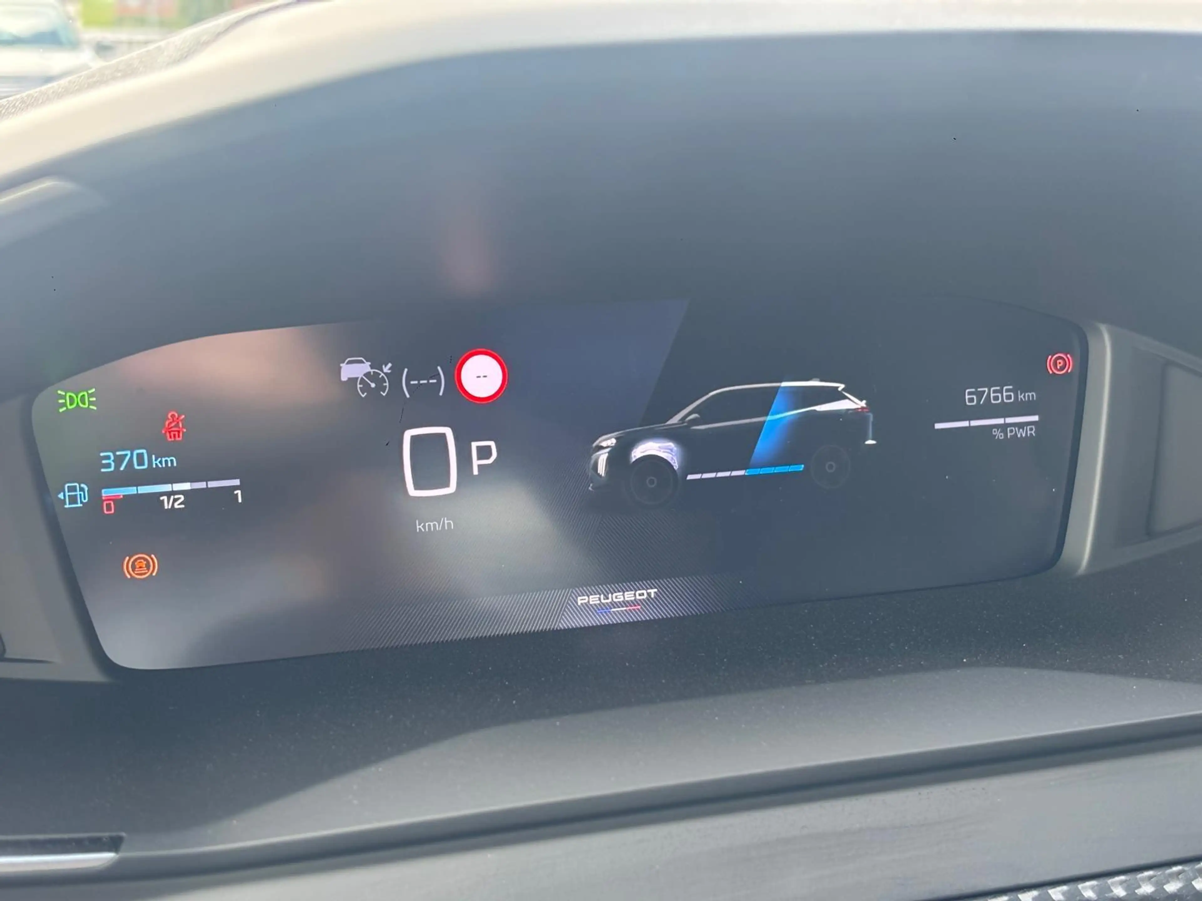 Peugeot 2008 1.2 Hybrid 136 Allure | Adaptove Cruise Control | — photo 11