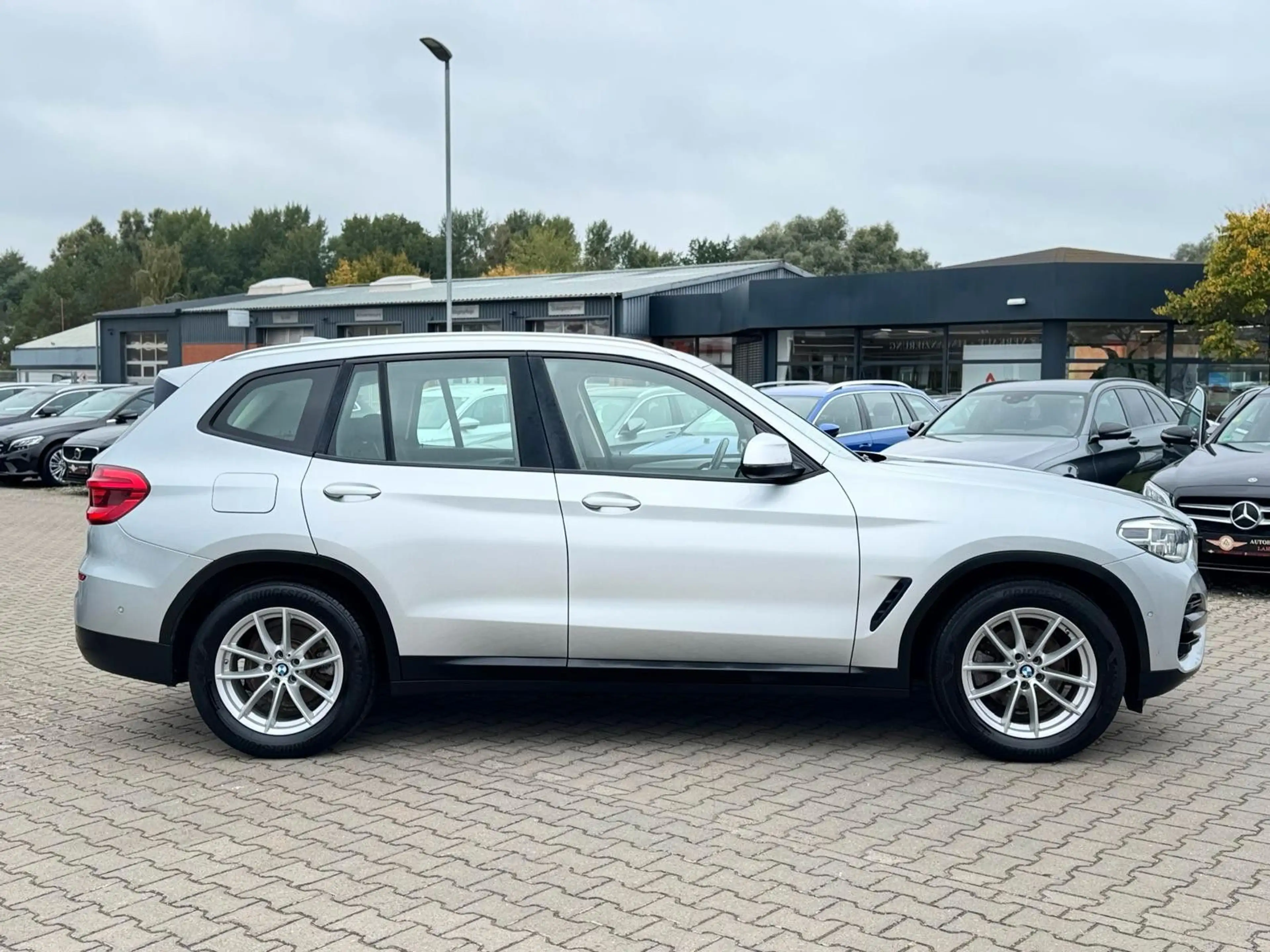 BMW X3 xDrive 20 d"LED"ACC"KAMERA"NAVI"AHK"SPUR ASS. — photo 9