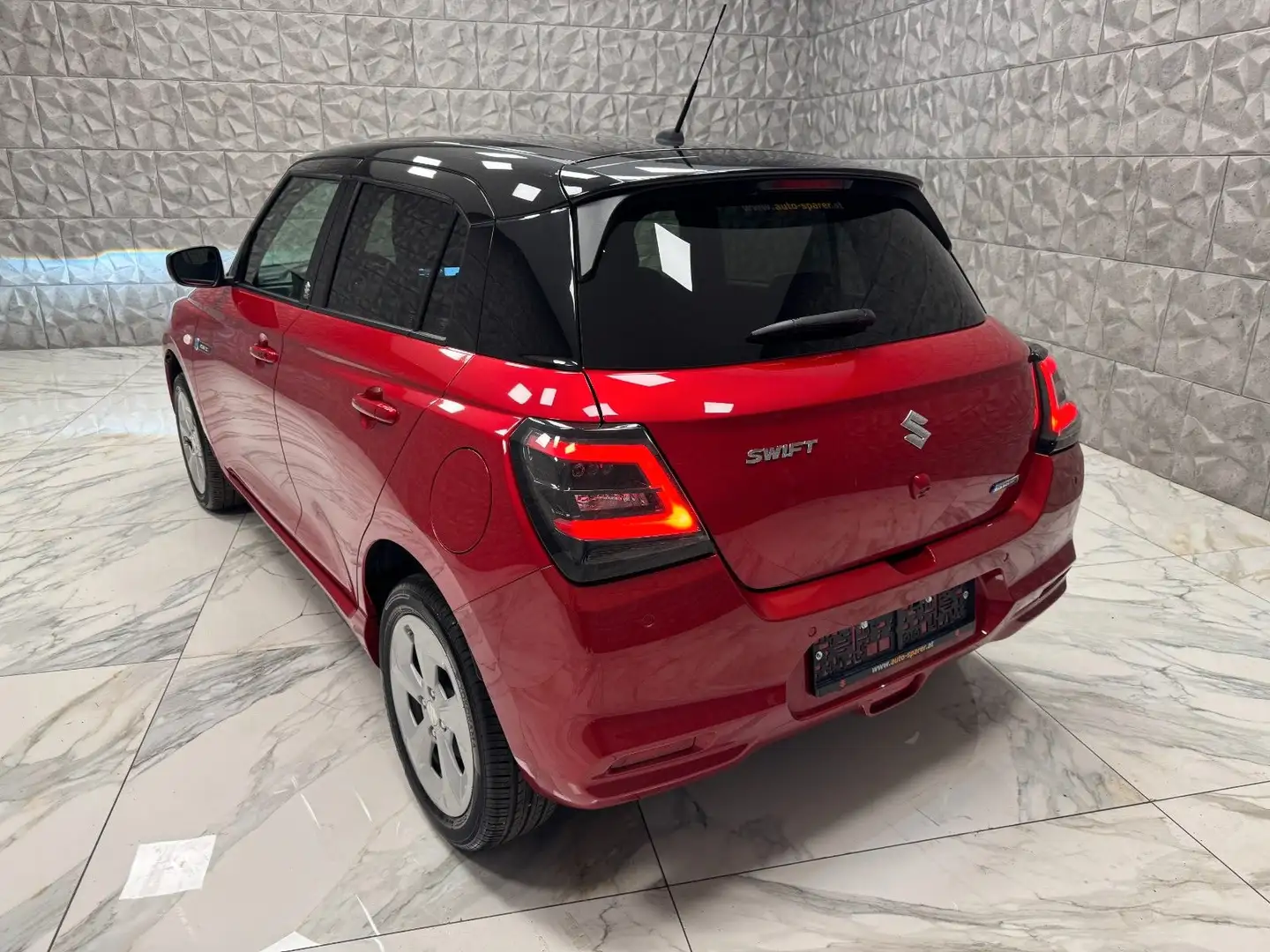 Suzuki Swift 1.2 Dualjet Hybrid 61 kW Club Rot - 2