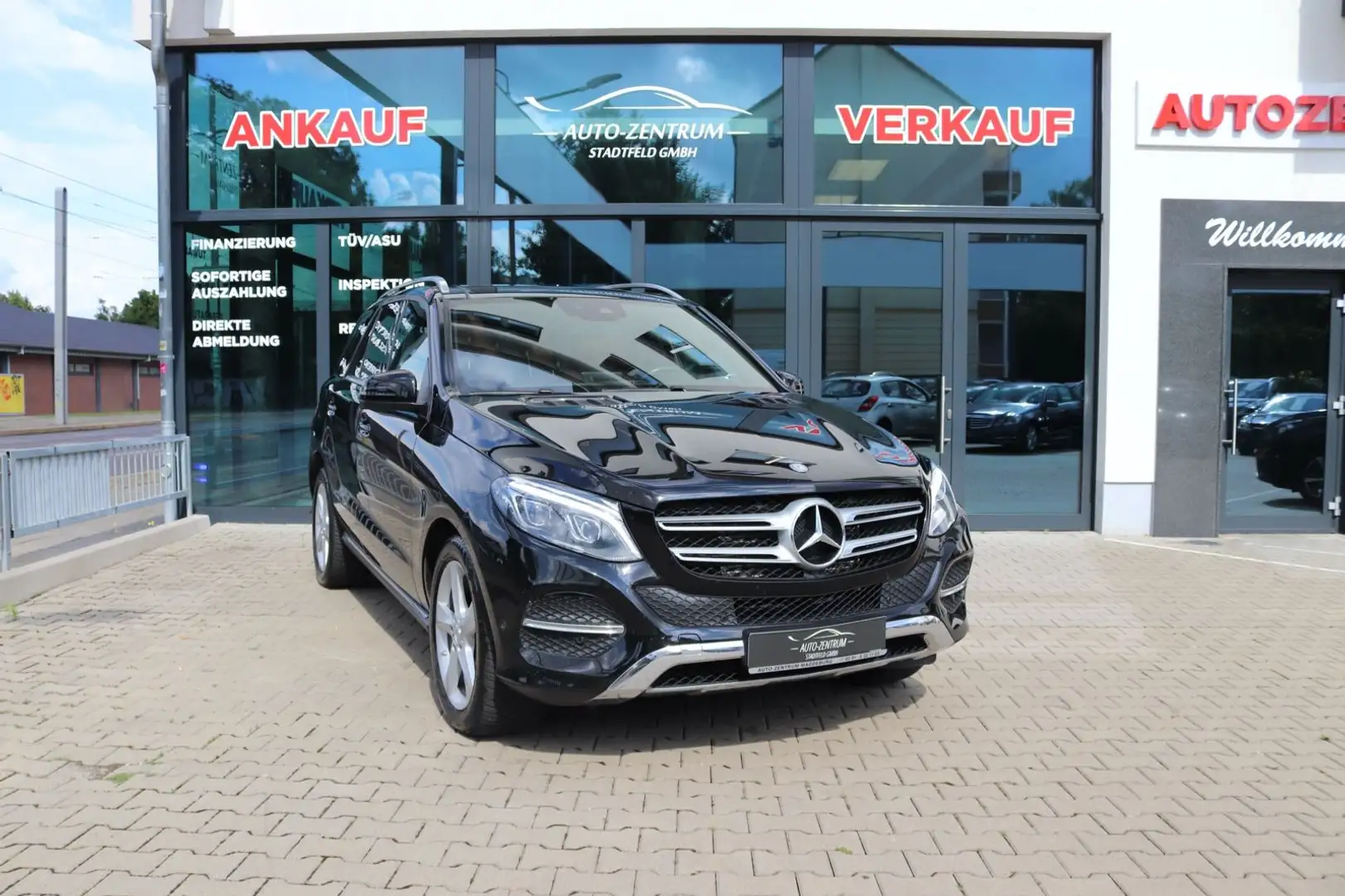 Mercedes-Benz GLE 350 d 4Matic Pano Comand Agility LED Parkass Fekete - 1