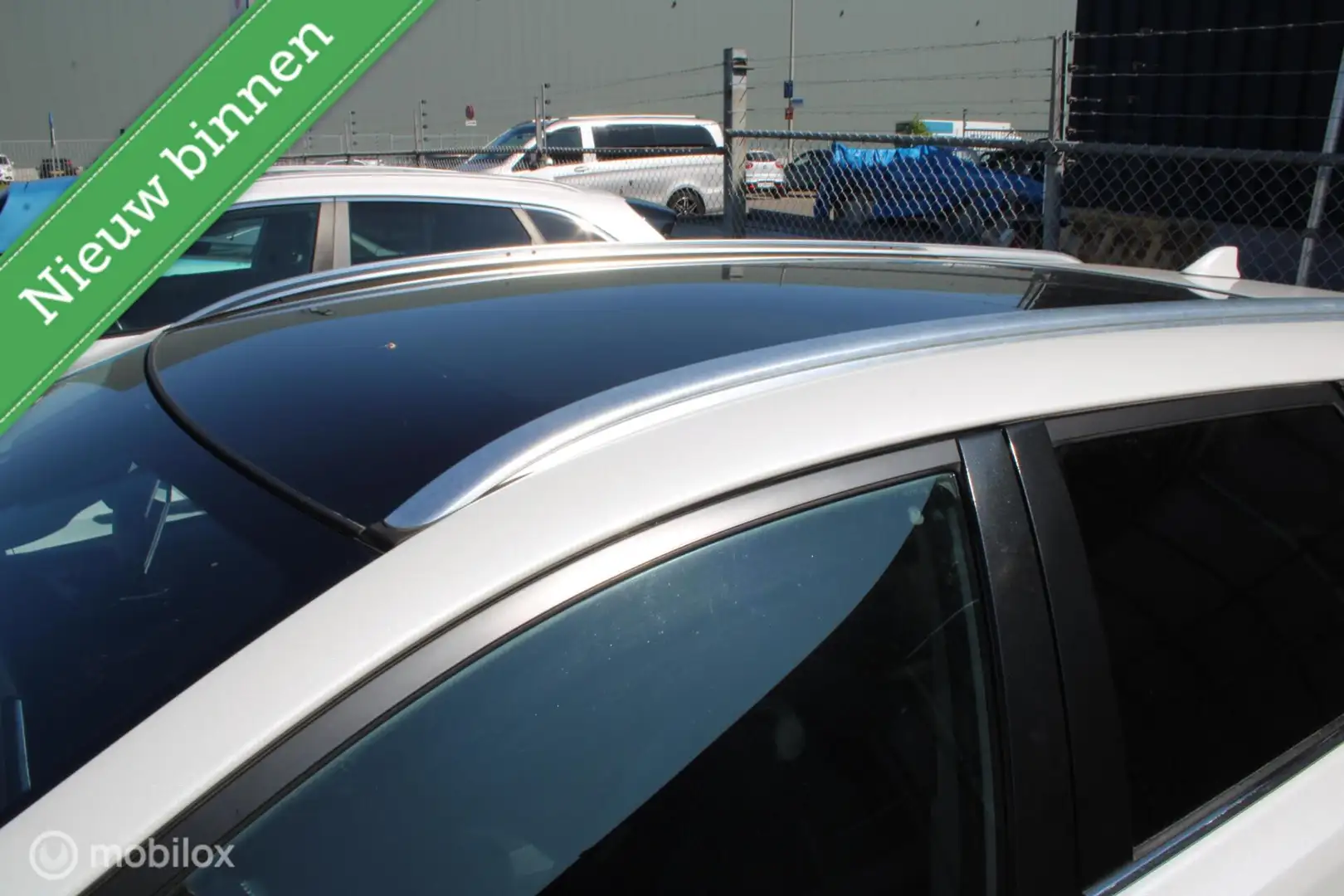 Toyota Auris 1.8 Hybrid Comfort Blanc - 2