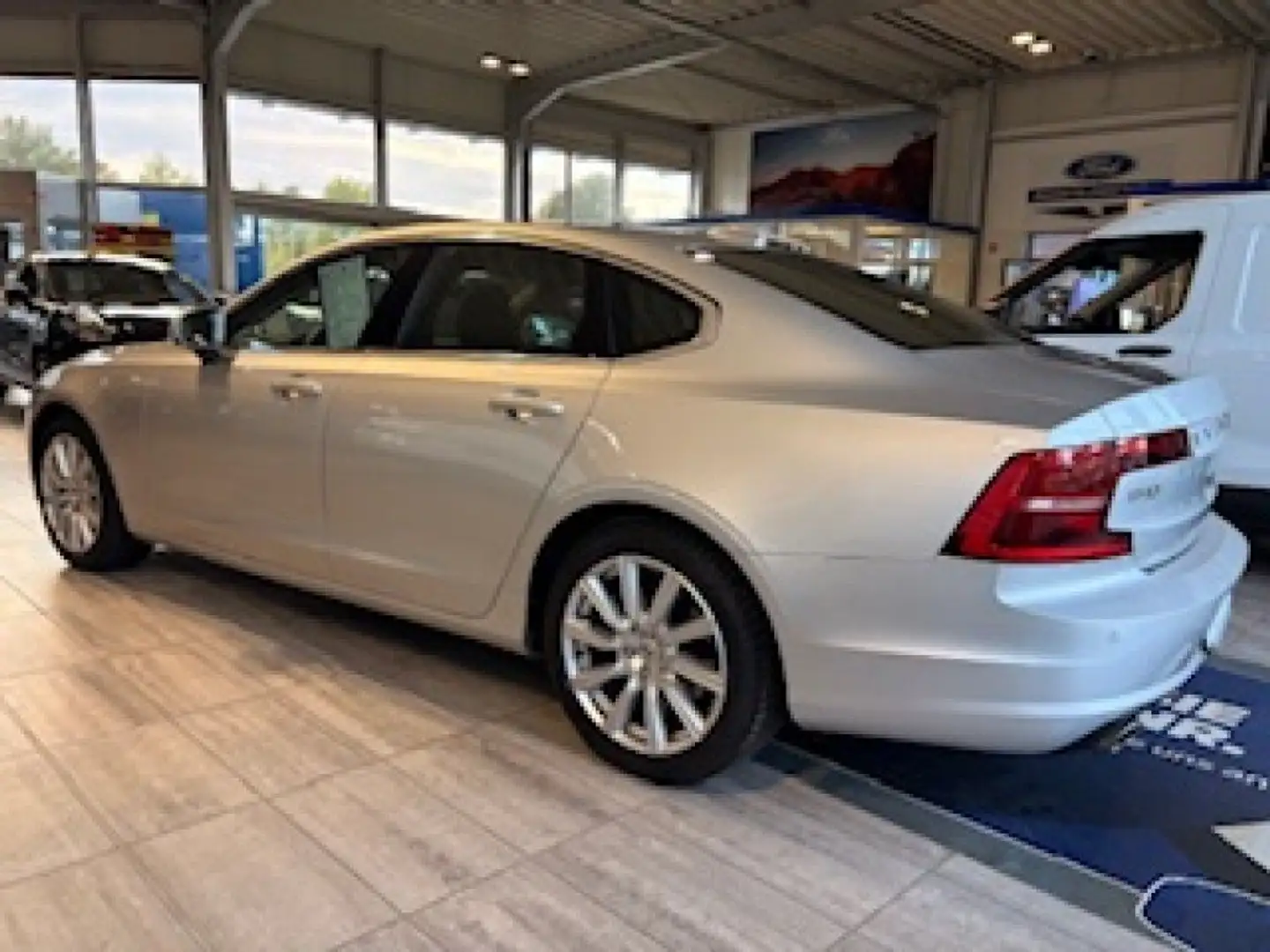 Volvo S90 T4 Geartronic Momentum Silber - 2