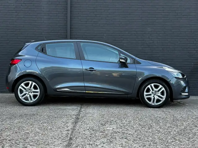 Renault Clio view 8