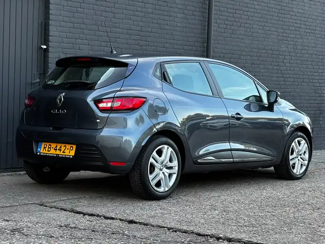 Renault Clio view 9