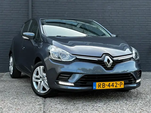 Renault Clio view 2
