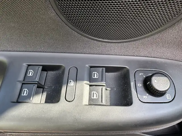 Volkswagen Golf Plus view 11