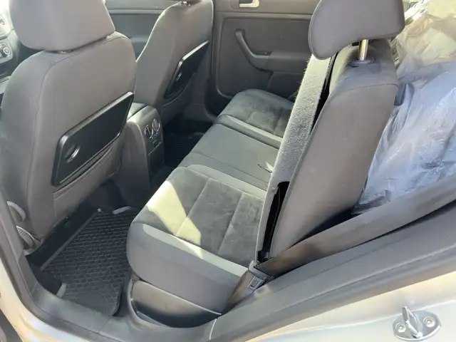 Volkswagen Golf Plus view 14