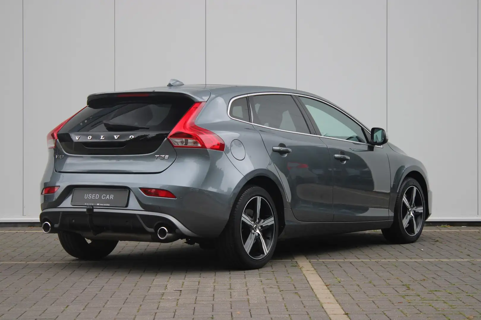 Volvo V40 T3 153PK AUT6 Polar+ Sport | Premium Harman/Kardon Grau - 2
