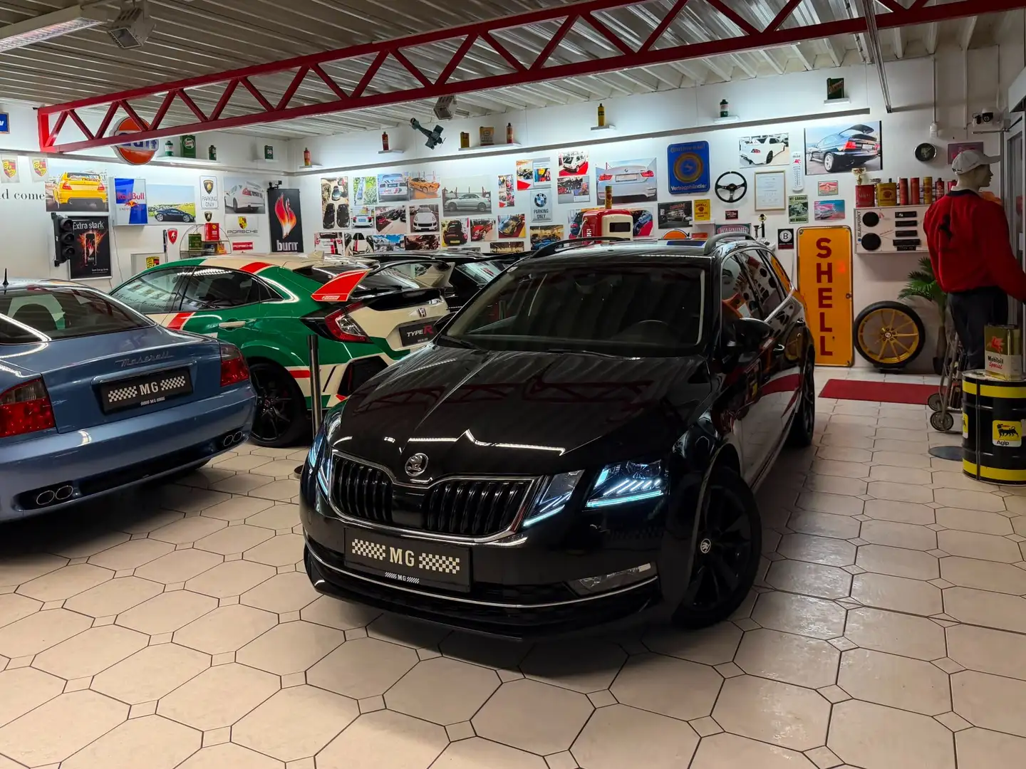 Skoda Octavia 2.0 TDI Style 4x4 Schwarz - 1