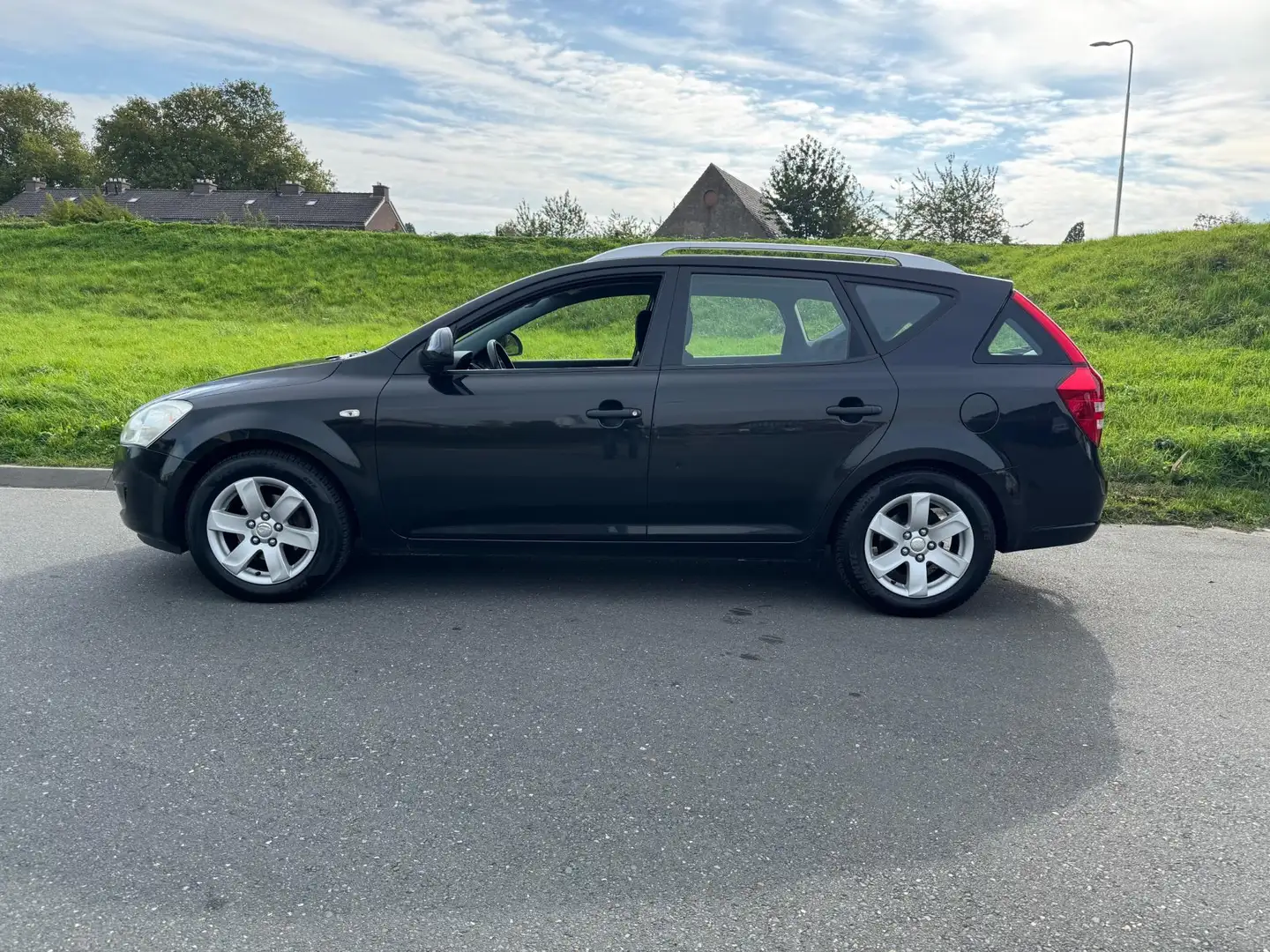 Kia Ceed / cee'd Sporty Wagon 1.4 X-tra Airco Trekhaak LM velgen Schwarz - 2