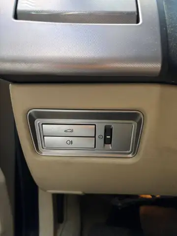 Jaguar XF view 11