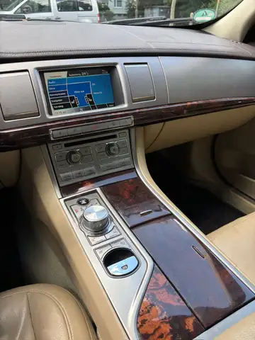 Jaguar XF view 14