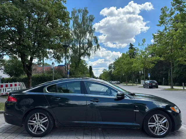 Jaguar XF view 6