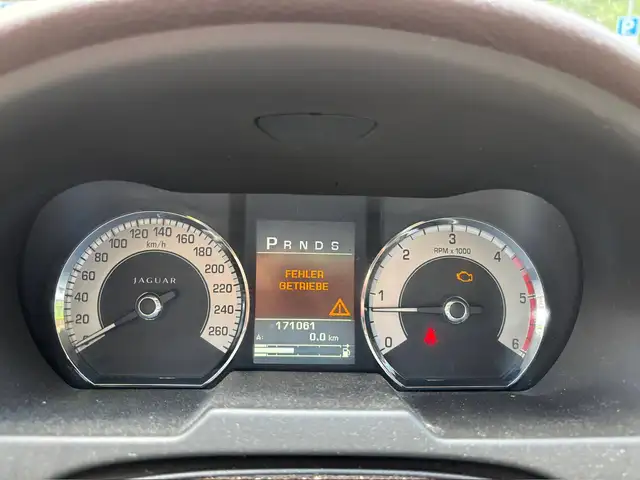 Jaguar XF view 12