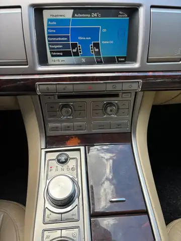 Jaguar XF view 15