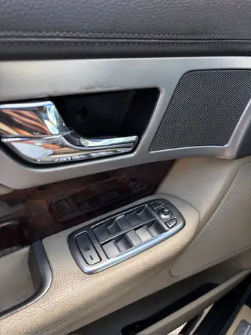 Jaguar XF view 10