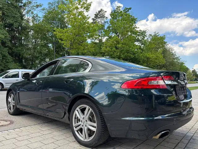 Jaguar XF view 3