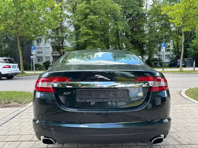 Jaguar XF view 4