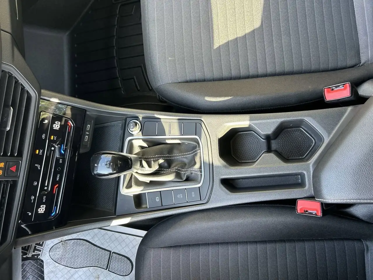 Volkswagen Jetta снимка Volkswagen Jetta