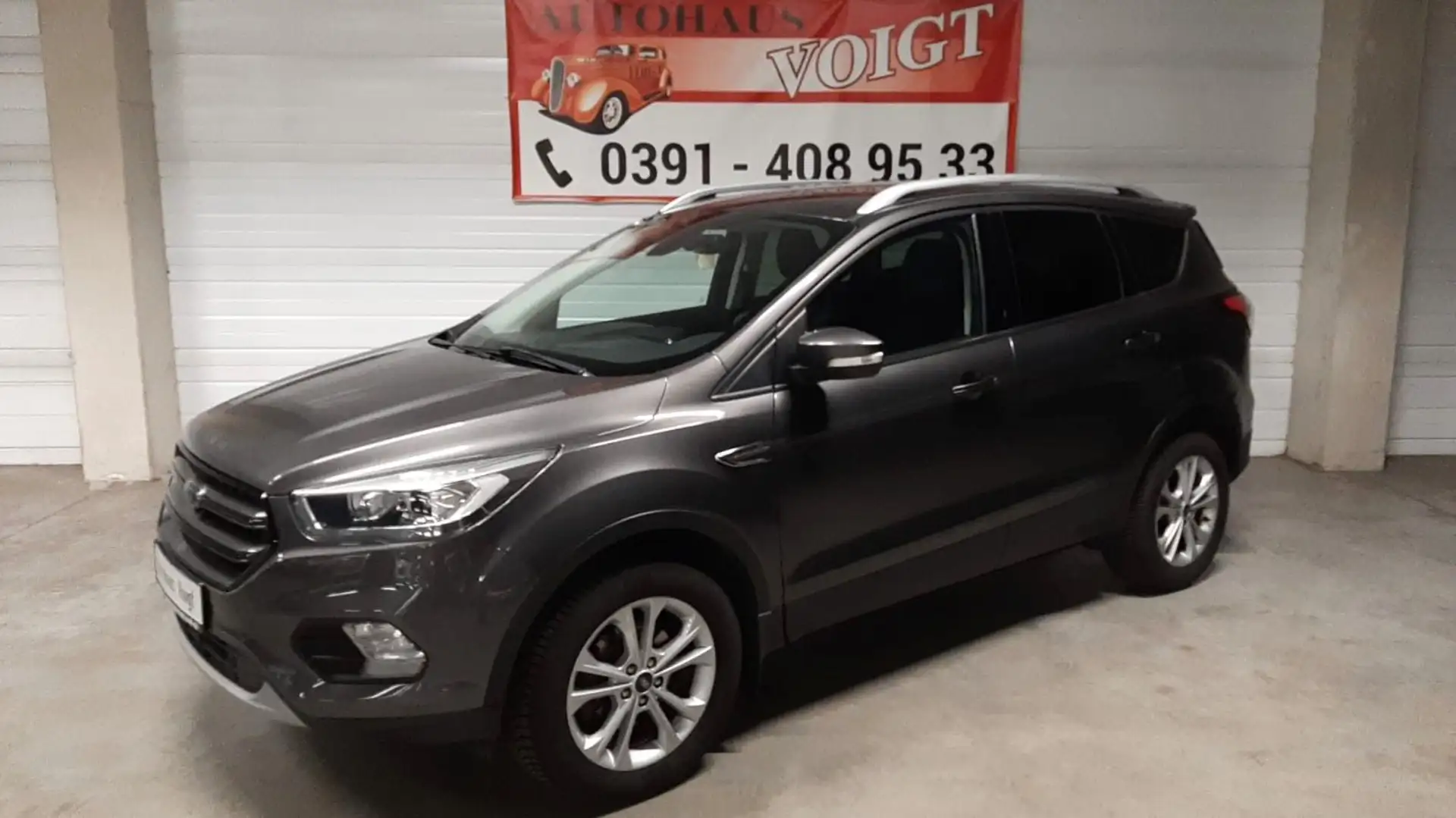Ford Kuga 4x4 Titanium AZV, Teilleder, Tempomat,Xenon Grau - 1