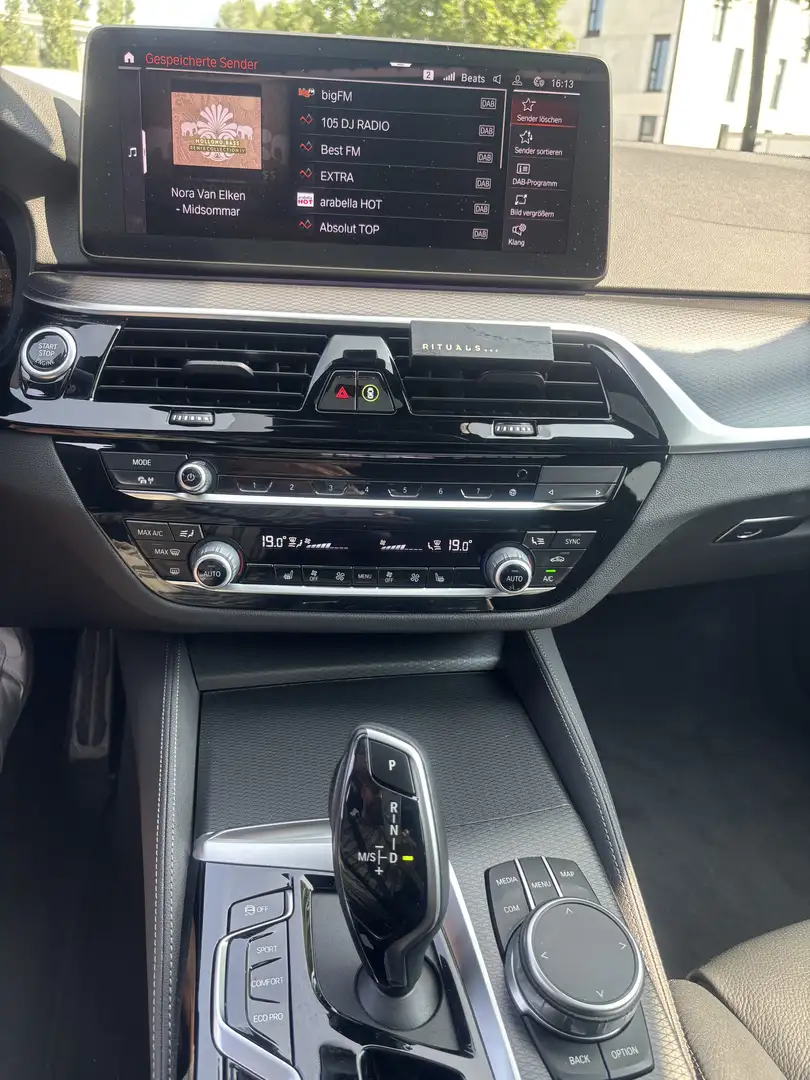 BMW 520 520d Xdrive Touring Aut. Grau - 1
