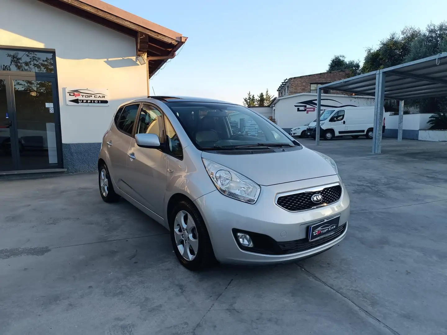 Kia Venga Venga 1.4 crdi Cool t.panoramico 90cv NEOPATENTATI Argento - 1