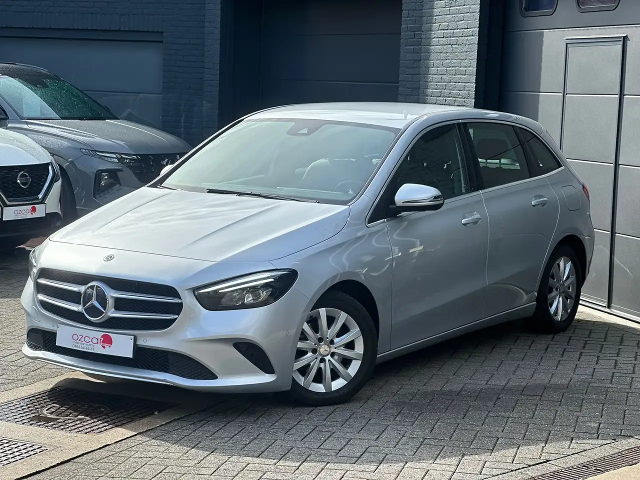 Mercedes-Benz B 180