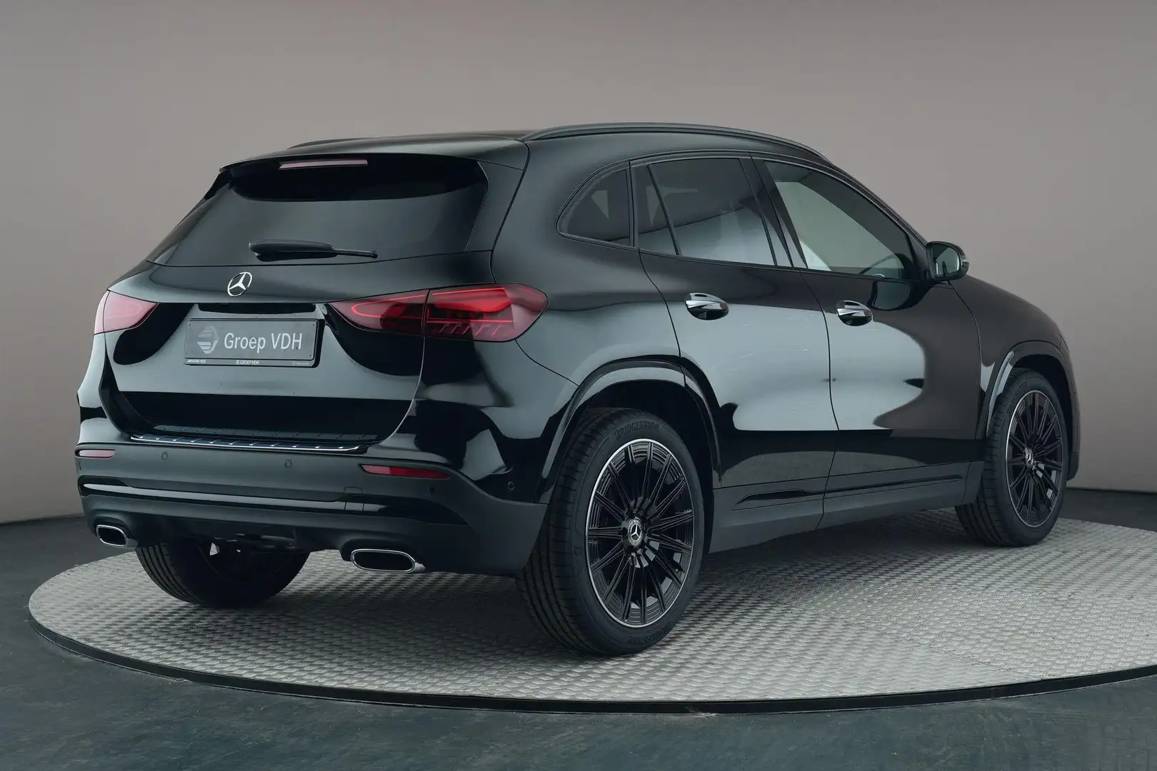Mercedes-Benz GLA 180 Cars Star Edition Noir - 2