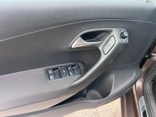 Volkswagen Polo view 11