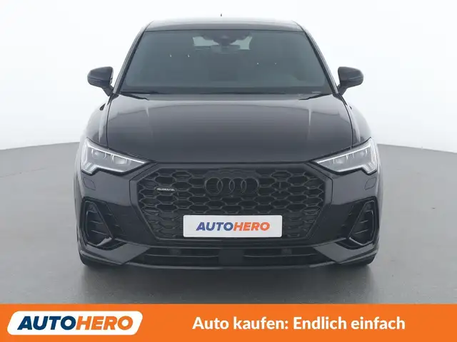 Audi Q3 view 9
