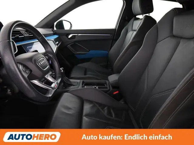 Audi Q3 view 10