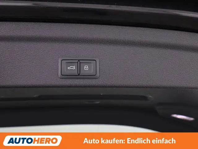 Audi Q3 view 30