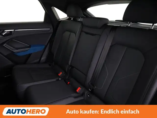 Audi Q3 view 14