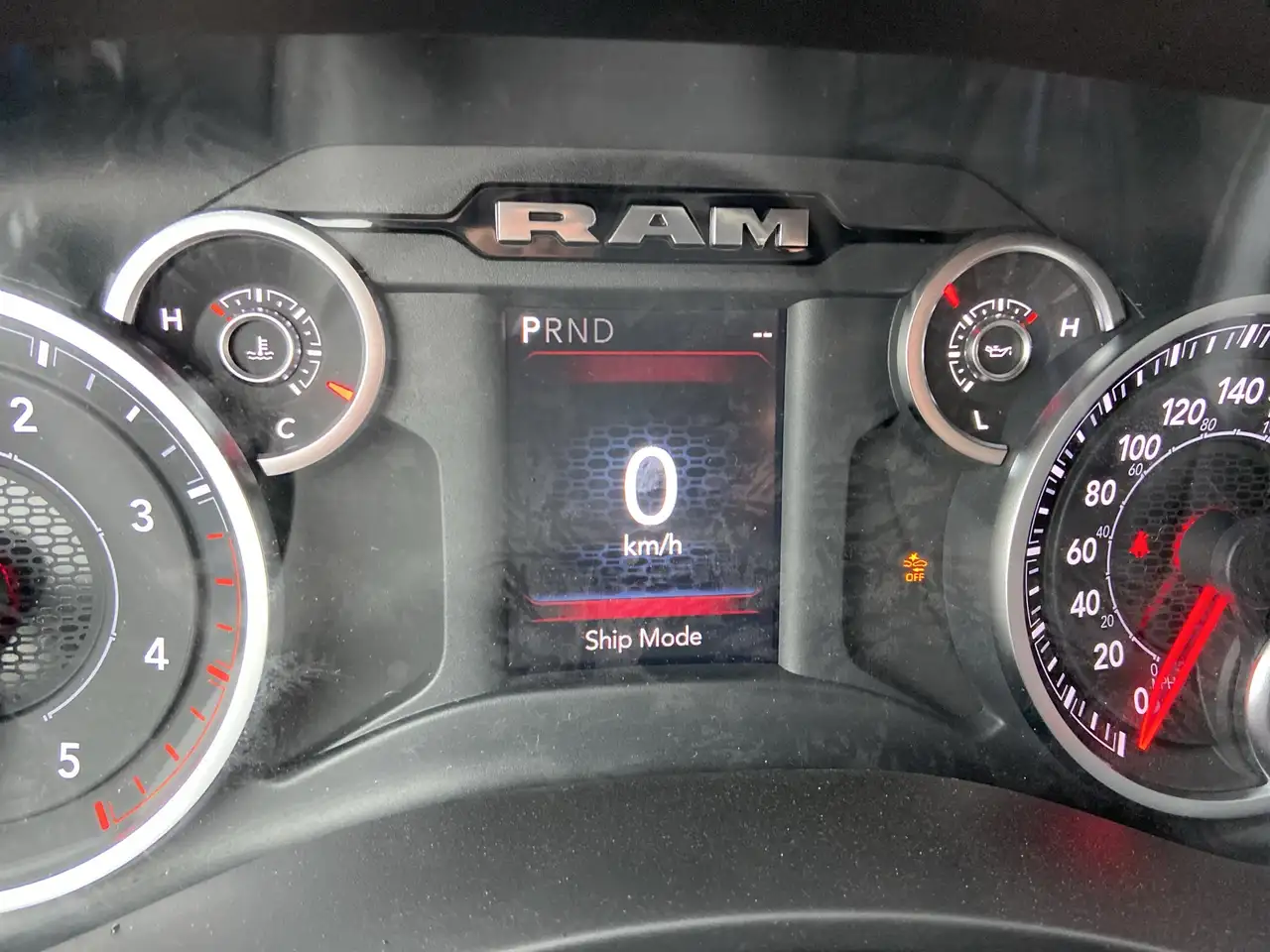 RAM 3500 снимка RAM 3500