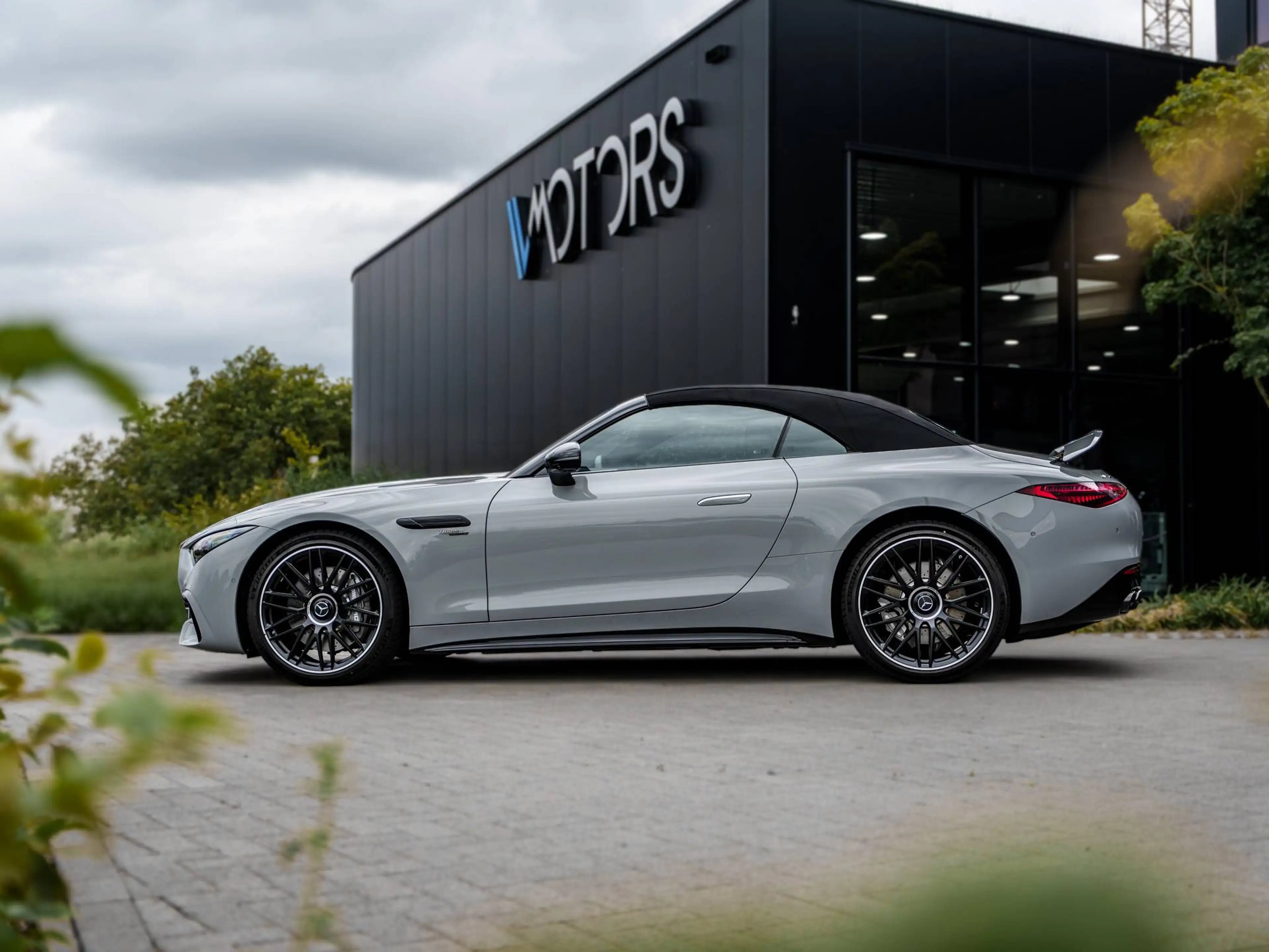 Mercedes-Benz SL 43 AMG Roadster - AMG Night Package - Alpine Grey - Burmester - Massage - HUD - 21" AMG — photo 2