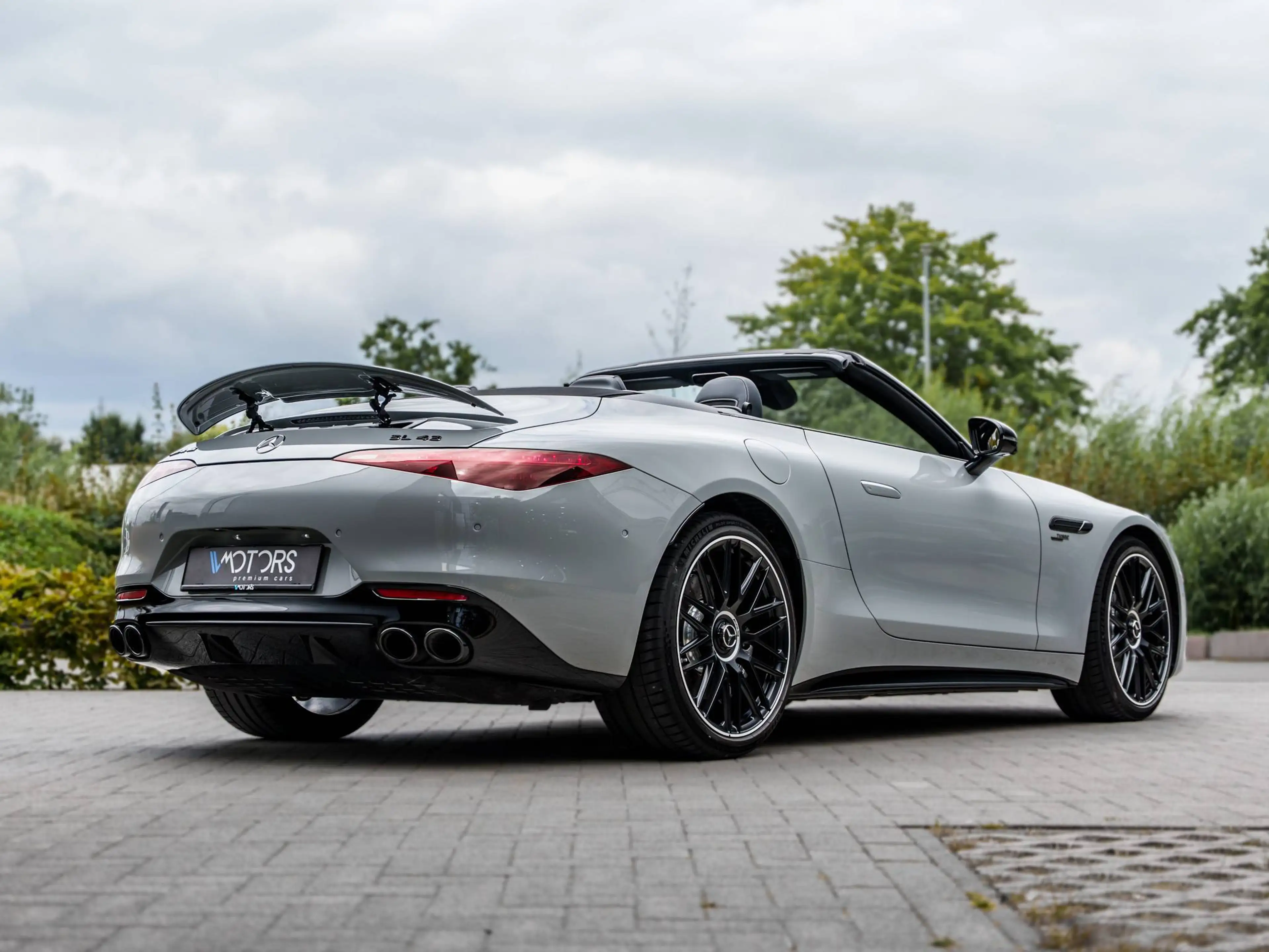 Mercedes-Benz SL 43 AMG Roadster - AMG Night Package - Alpine Grey - Burmester - Massage - HUD - 21" AMG — photo 4