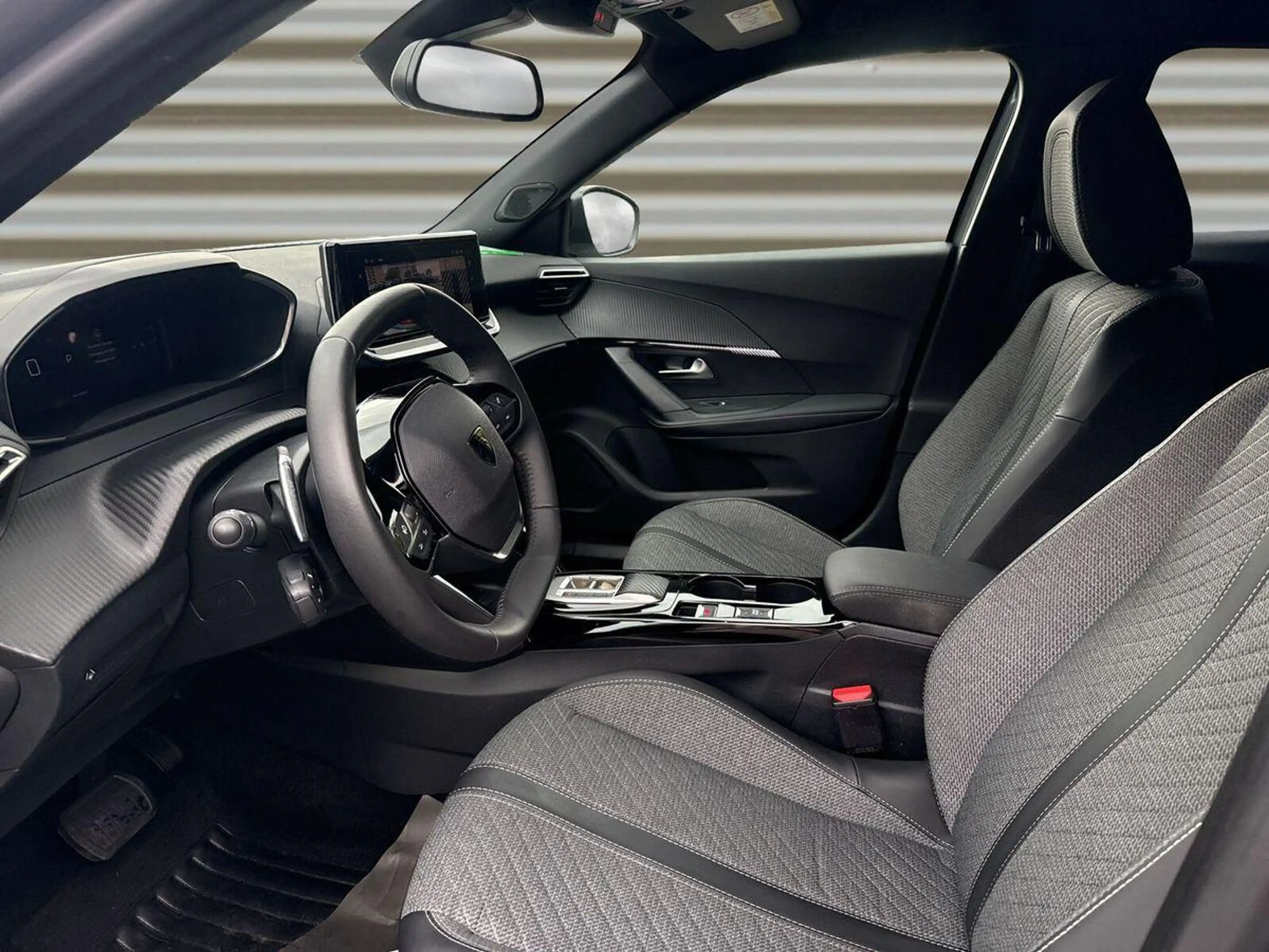 Peugeot 2008 1.2 PureTech Allure EAT8 Navi+R-Kam+LED+ACC+PDC+ — photo 11