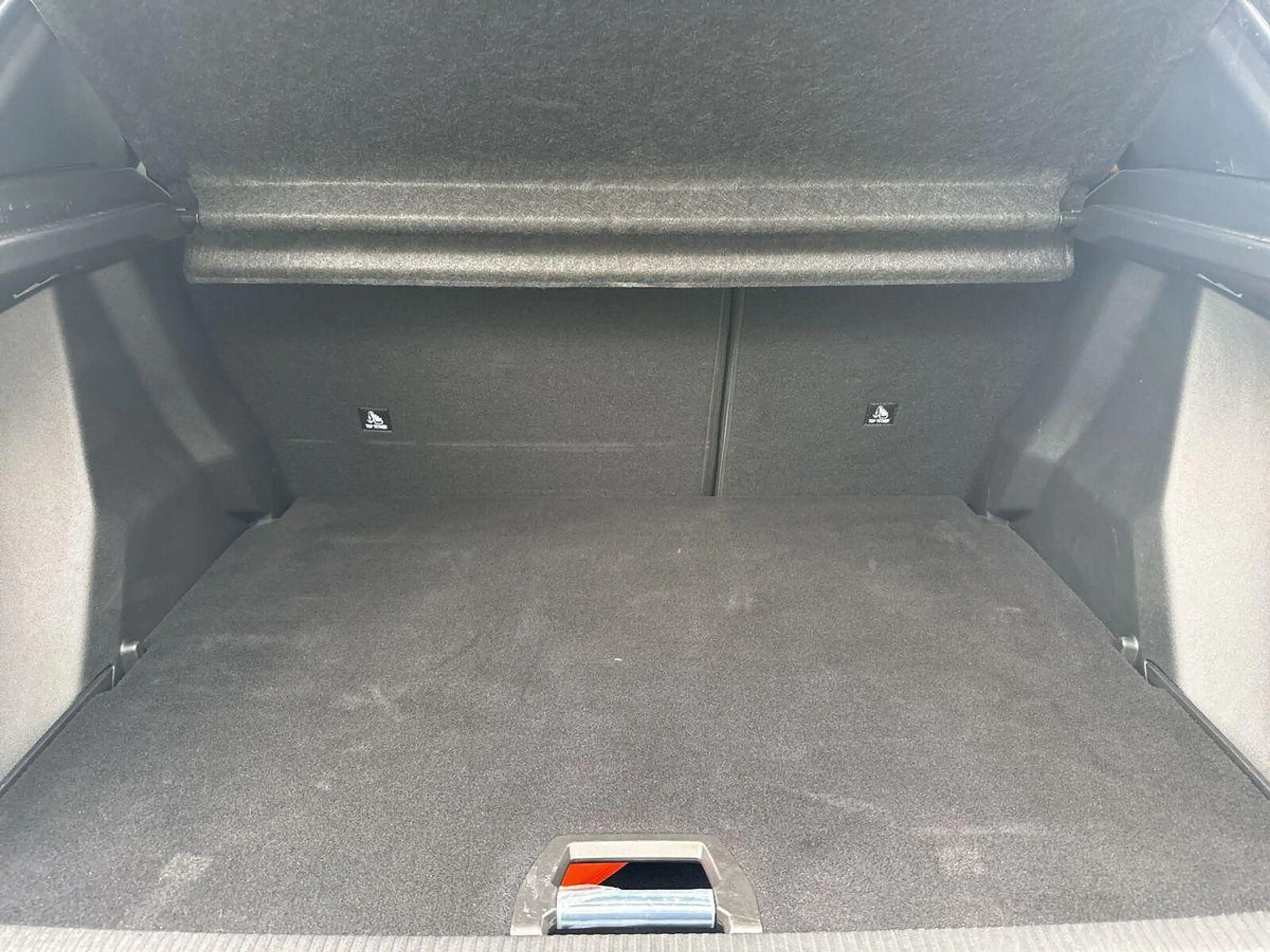 Peugeot 2008 1.2 PureTech Allure EAT8 Navi+R-Kam+LED+ACC+PDC+ — photo 5